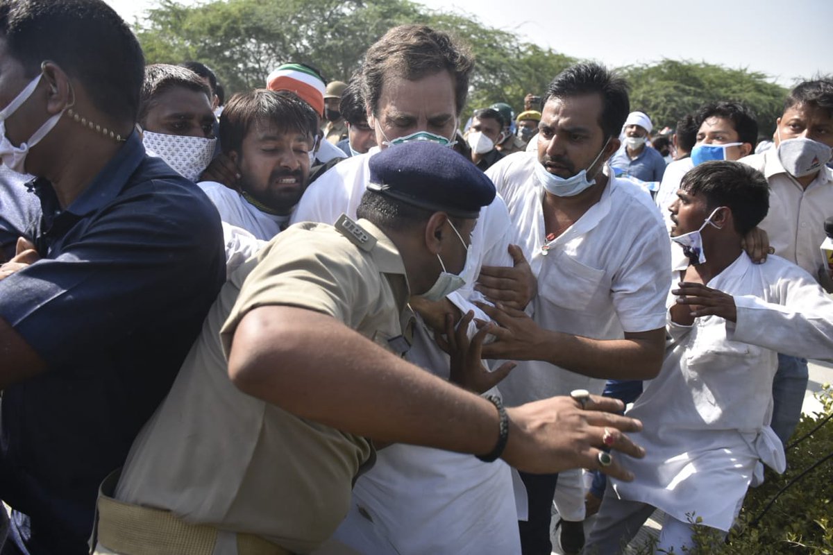 HasibaAmin's tweet photo. Police won't protect the people of the state, but so proactive in stopping those who are peacefully walking to demand justice. #डरपोक_योगी https://t.co/YcUJ7H7hL7