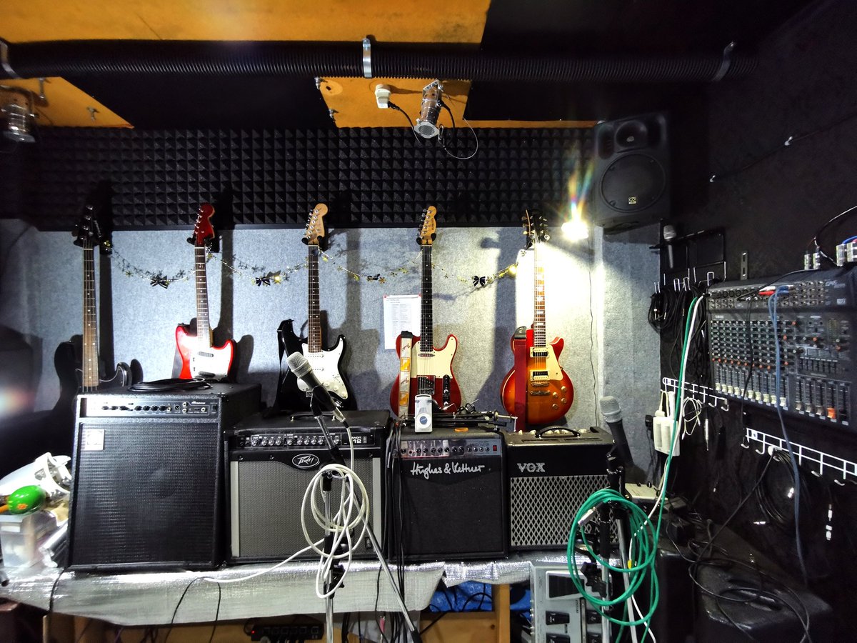 Sing_PeekABoo's tweet photo. ［ お知らせ］

ぴかぶが実家のように過ごしている
｢StudioBB｣が
コロナ対策を経て半年ぶりに
営業を再開致しました！！

素敵なオーナーが作る
最高のサウンドハウスへ是非！

下記ツイートに詳細載せます！

↓続く

#大分 #臼杵 #スタジオ #StudioBB  #バンド #イベント #ギター修理 https://t.co/zTG9J353HH