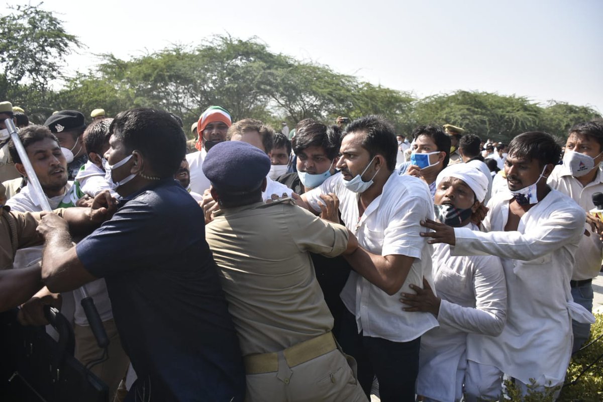 GauravPandhi's tweet photo. Here is how #डरपोक_योगी assaulted Shri @RahulGandhi using his Police. 

Let @myogiadityanath know, this won't deter the Congress. It's only going to strengthen our resolve. https://t.co/rj781USlJm
