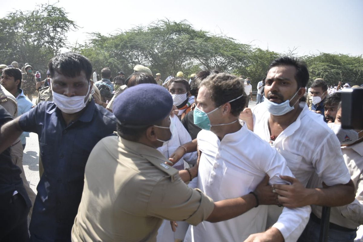 GauravPandhi's tweet photo. Here is how #डरपोक_योगी assaulted Shri @RahulGandhi using his Police. 

Let @myogiadityanath know, this won't deter the Congress. It's only going to strengthen our resolve. https://t.co/rj781USlJm
