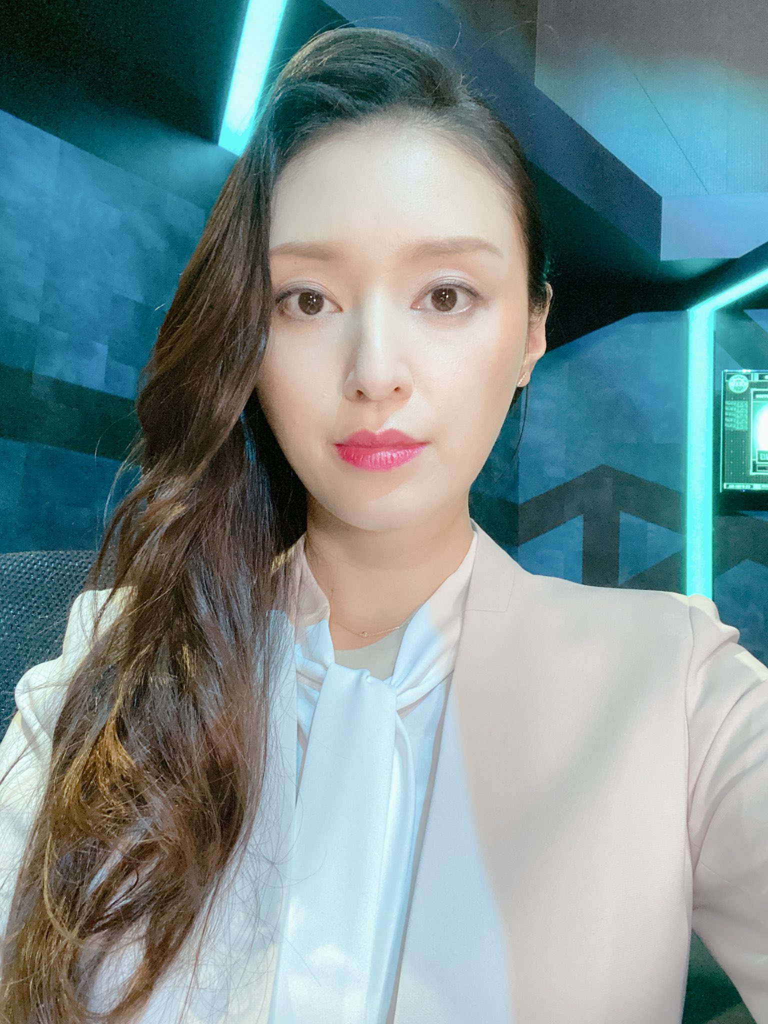 Twitter 上的 Chiaki Kuriyama 栗山千明 初の自撮り 10月になりましたね 24japan Tvasahi 10月9日 夜11 15スタートです 24japan T Co 1stdepi4ao Twitter