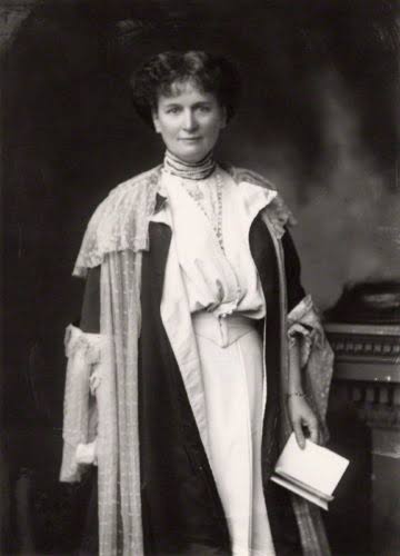 OgaTaslim's tweet photo. Miss Flora Shaw coined the name Nigeria from the top of Mount Patti on Lokoja KOGI STATE while observing the river Niger. #NigeriaAt60 #October1st https://t.co/K71FaOaAse