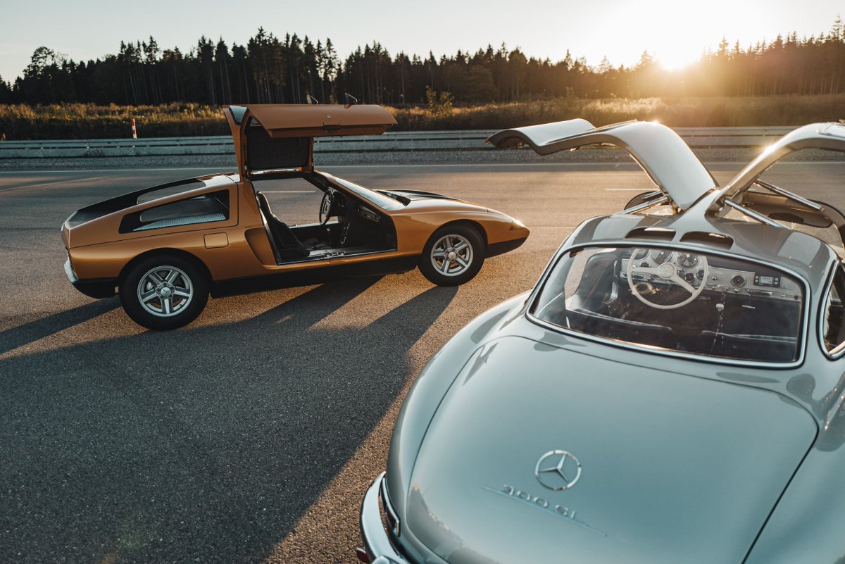 MB_Museum's tweet photo. Autumn in in the air, or as we call it, Weißherbst! The experimental vehicle C 111-II is one of our legendary dream cars. In addition to the four-disc Wankel engine, a prototype with a V8 engine was also built, which served the engineers as a comparison vehicle. #MBclassic https://t.co/frUyGmye2o