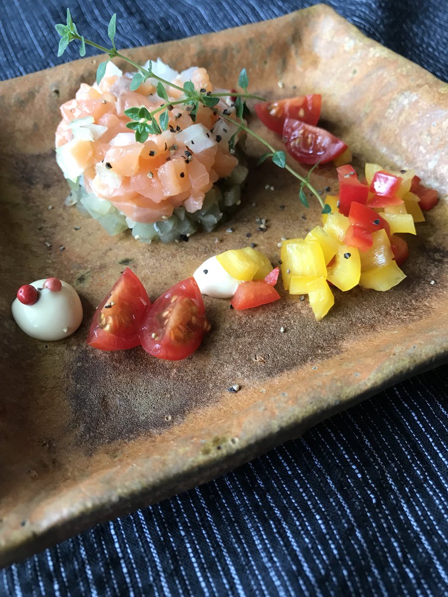 mamio1007's tweet photo. 月を愛でながら夕ご飯🎑
丸いお月様とうさぎ。
🌕はサーモンのタルタル、🐇はピンクペッパーとマヨネーズで😊
今日は #中秋の名月
#お月見 #月見
#十五夜
#満月 は明日
#MOUI https://t.co/iYDNskuF9k