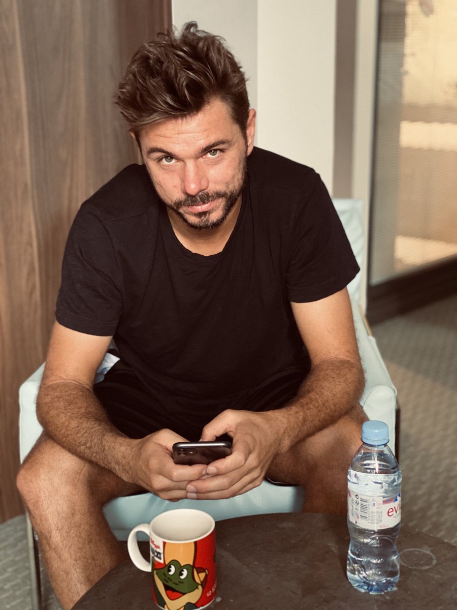 Morning routines in the bubble 🧸🥱☕️💦📱🇫🇷 #paris #morning #coffee #bubblelife #stantheman