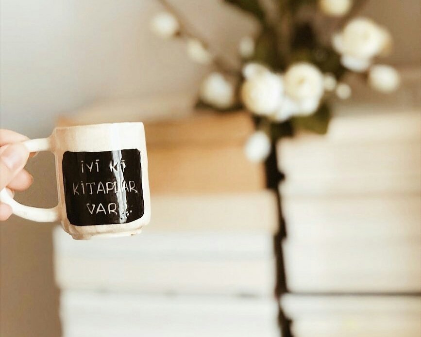 Biraz kahve biraz kitap bolca huzur... 

#DünyaKahveGünü kutlu olsun!☕
bit.ly/3n6N3UK