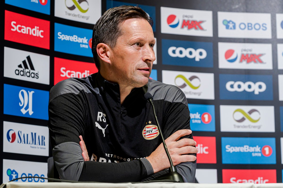 VoetbalPodcast's tweet photo. Wat was er mis met de voorhoede van PSV tegen Heracles? 🧐

Tegen Rosenborg wacht nu al de belangrijkste wedstrijd van het seizoen!

🎙️ @sam_planting 
🎙️ @JimmyDriessen 

Apple: https://t.co/aAOLuO3YUg
Spotify: https://t.co/oiIgwPbQ0C https://t.co/1vRwuubnGD