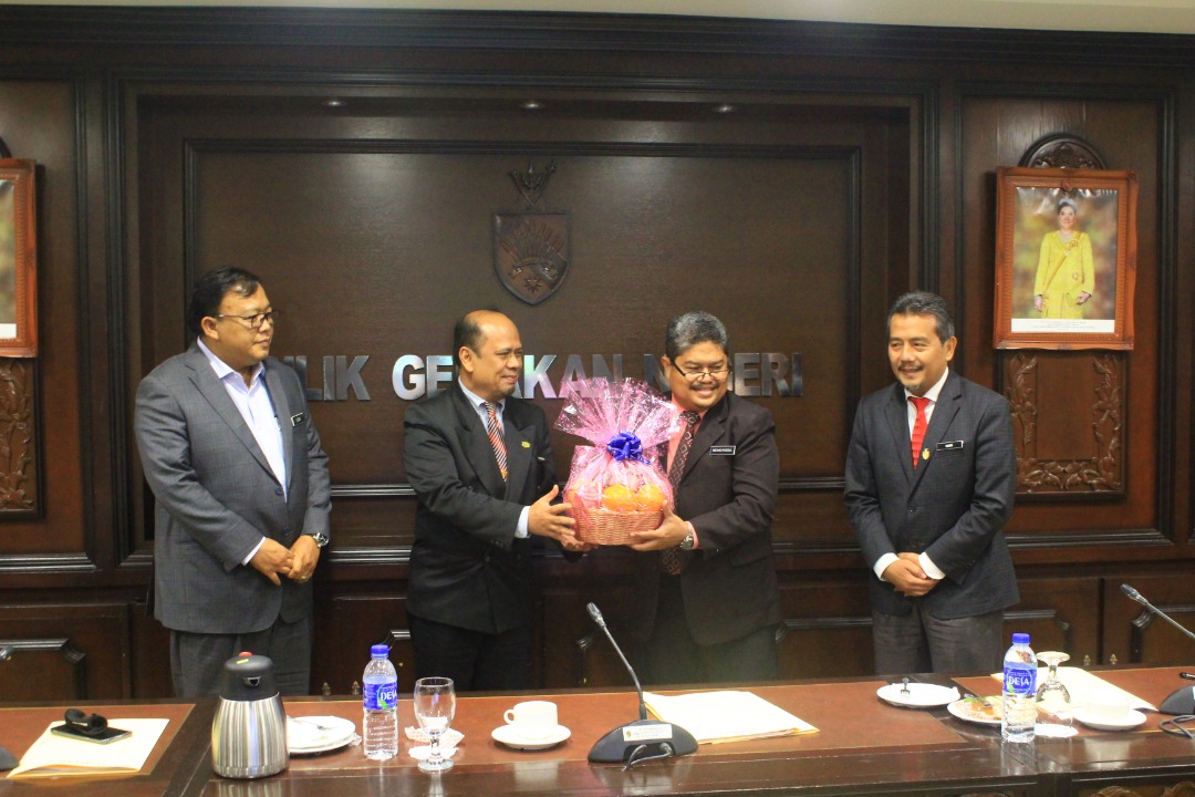 Terima Kasih Atas Kunjungan Serta Lawatan Kerja YB. Dato' Hj. Eddin Syazlee Bin Shith (Timbalan Menteri Kerja Raya Malaysia) dan YBrs. Tuan Ir. Razdwan Bin Kasim (TKP - Sektor Bangunan) ke JKR Negeri Sembilan Darul Khusus. @MOWorks <a href="/JKRMalaysia/">JKR Malaysia</a> <a href="/JKRNS/">JKR Negeri Sembilan</a> <a href="/MDKP1/">M.D Kuala Pilah</a>