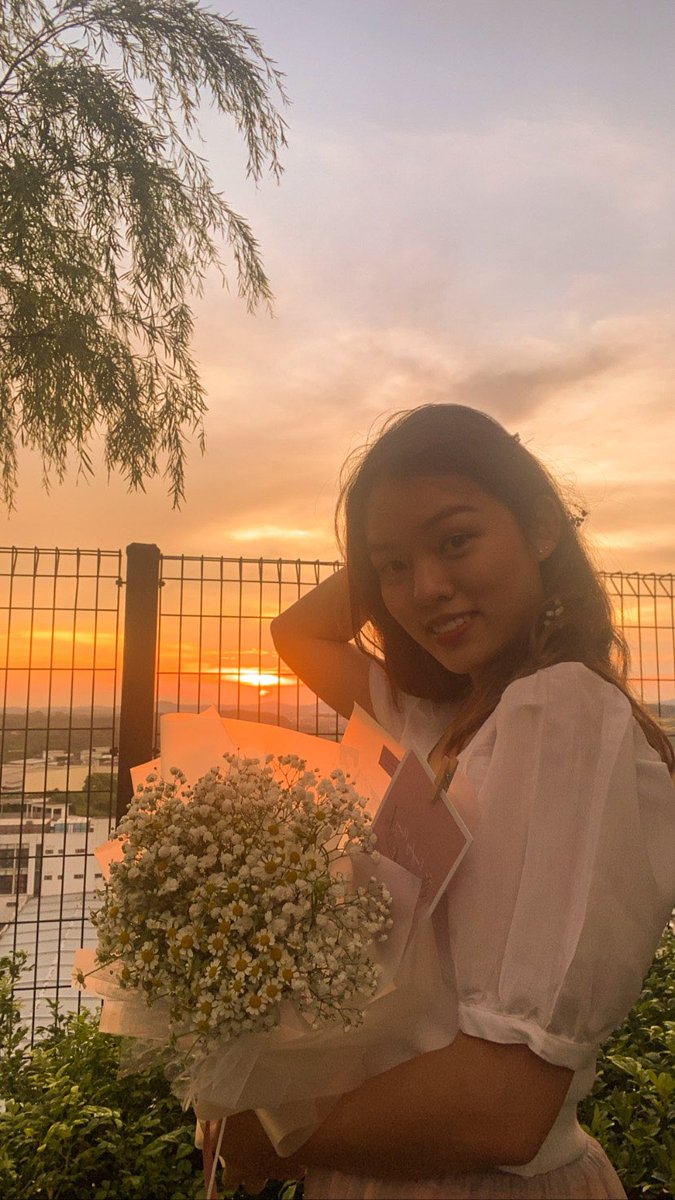 Jiahuay99's tweet photo. Sunsets like these ✨☀️🌼🌻
#sunsets #😌 https://t.co/H4SWGTyWXE