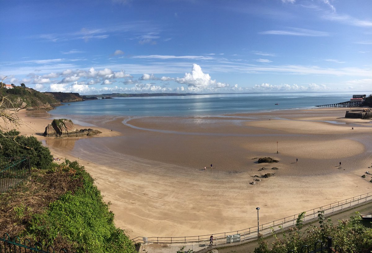 Look <a href="/DerekTheWeather/">Derek Brockway - weatherman</a>  ...no waves #millpond #tenby