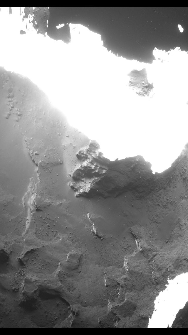 6- same photos as in last tweet: the head rim is tilted up towards us slightly. This also accounts for yellow looking more displaced back on the body. Needless to say, everything in this thread is based on study of 100s of photos, not just this one. END (for now) #67P