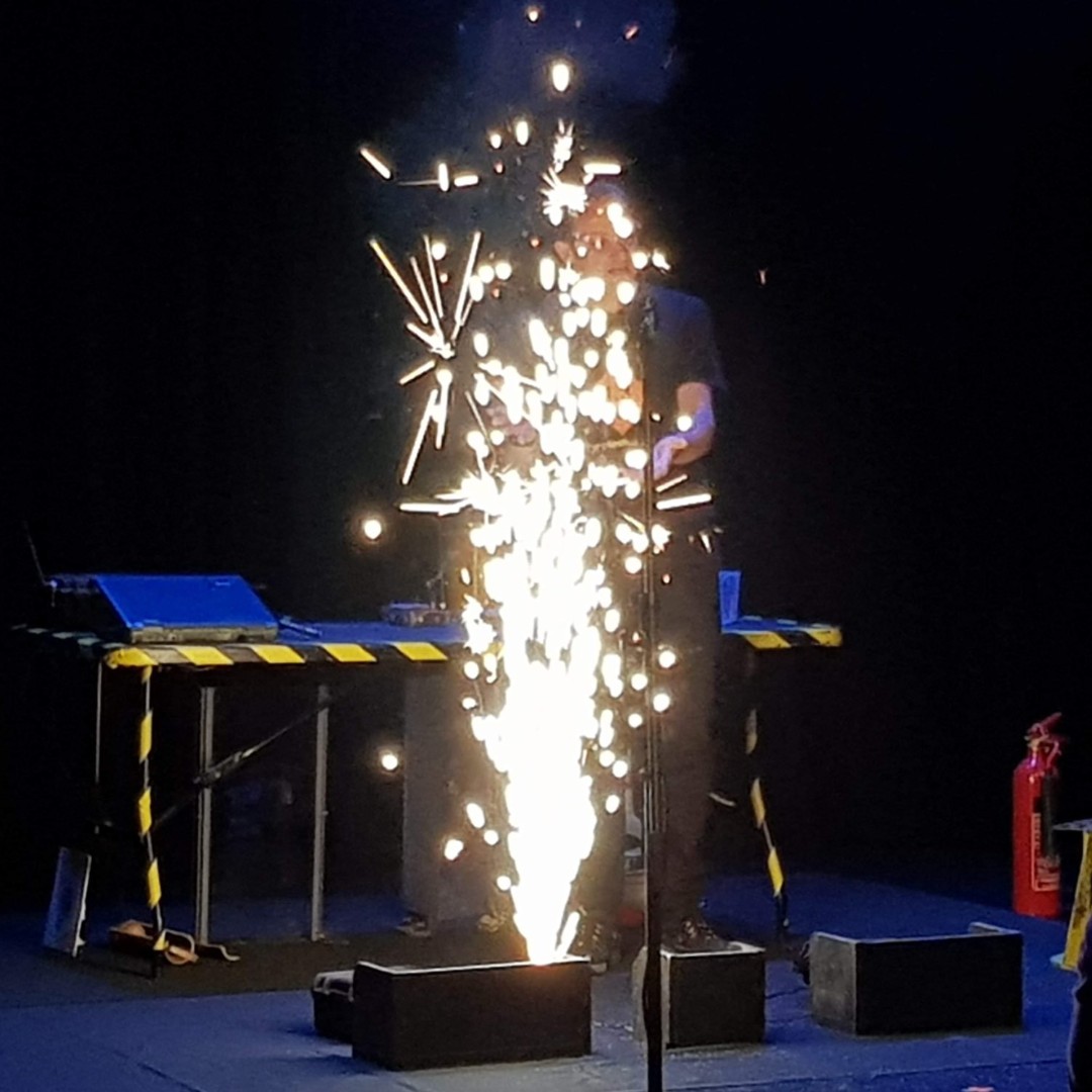🎆Fylde Coast Physics annual awards went with a bang! 🎆

Thanks to Matthew Tosh who came and gave two talks yesterday: Carve a Career (which deals with failure, MentalHealth, external challenges and how to turn them in to opportunities for success) and Science of Fireworks.