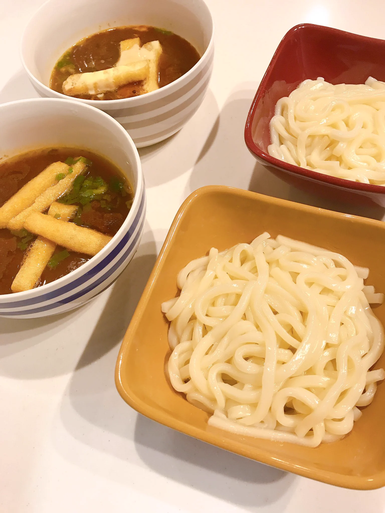 これは簡単！
そして激ウマでした☺️
我が家は
『うどんつけめん』
業務スーパーの冷凍うどんとレトルトカレーでチーズと油揚げをトッピングして頂きました🤤  