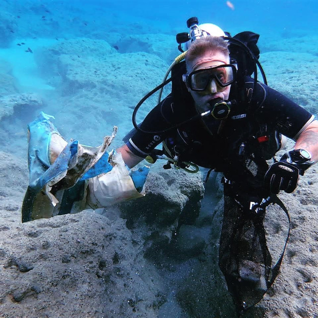 The world’s deepest ocean is becoming “the ultimate sink” for plastic waste but the mechanisms and the effects are still unclear.
This #DeepWeek, join our global community reporting marine debris data to inform global research studies.
#UglyJourneyofourTrash #DiveAgainstDebris https://t.co/HVBGEh2r7W