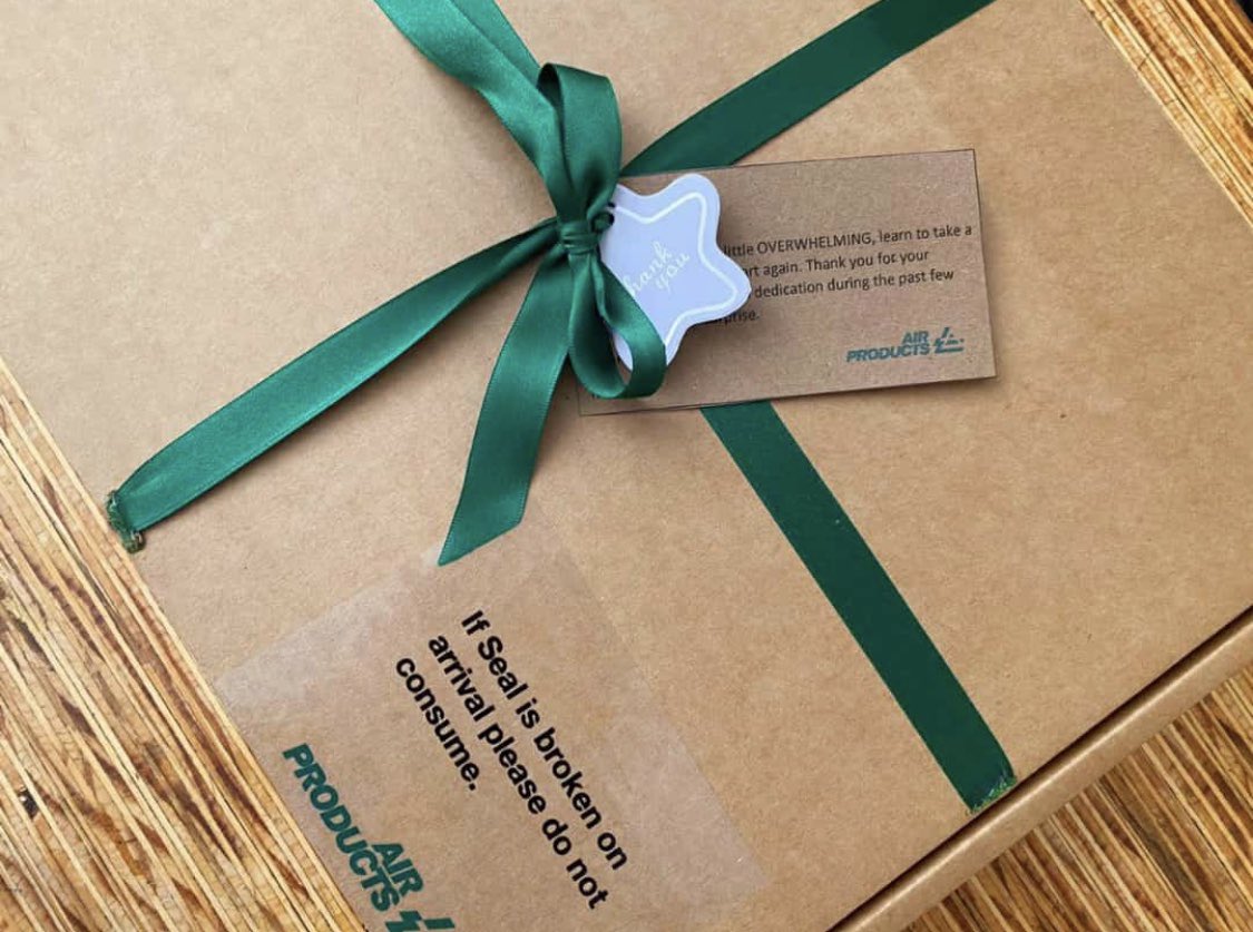 FreedomsKitchin's tweet photo. Always put your best foot forward! #catering #outofbox #covidsafe #corporatedeliveries https://t.co/08pkEcnRck