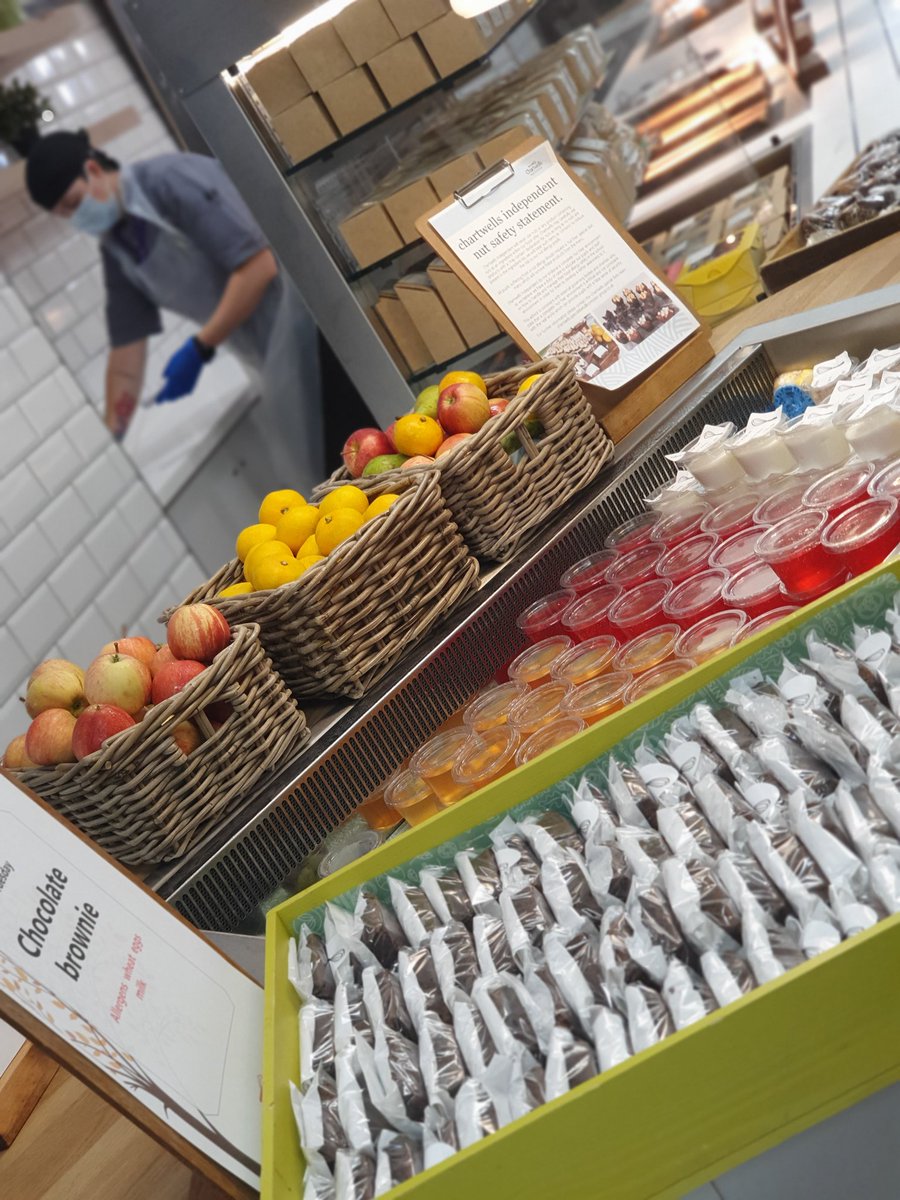 MTSHospitality's tweet photo. Yesterday across our three dining rooms we served 1068 hot meals alongside our sandwich, salads and jacket potatoes. The pastry chefs made a whopping 1400 shortbread cookies! @MerchantsCrosby https://t.co/LyoAw8xK9n