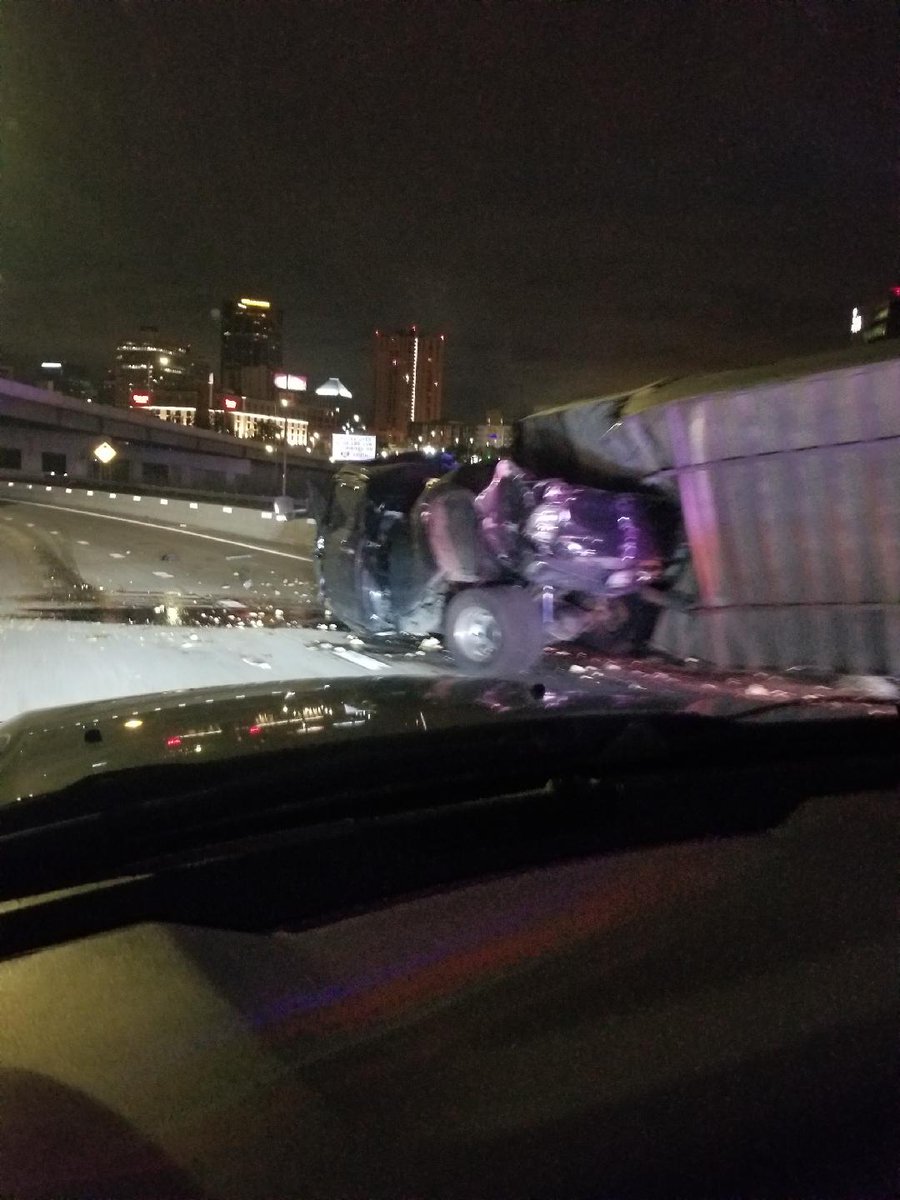 TRAFFIC ALERT: I-35E Southbound is closed at I-94 this morning for a rollover crash blocking traffic.
📷John Jorissen
https://t.co/nRvzgjAZq6 #sunrisers https://t.co/fwVvGMIjNa