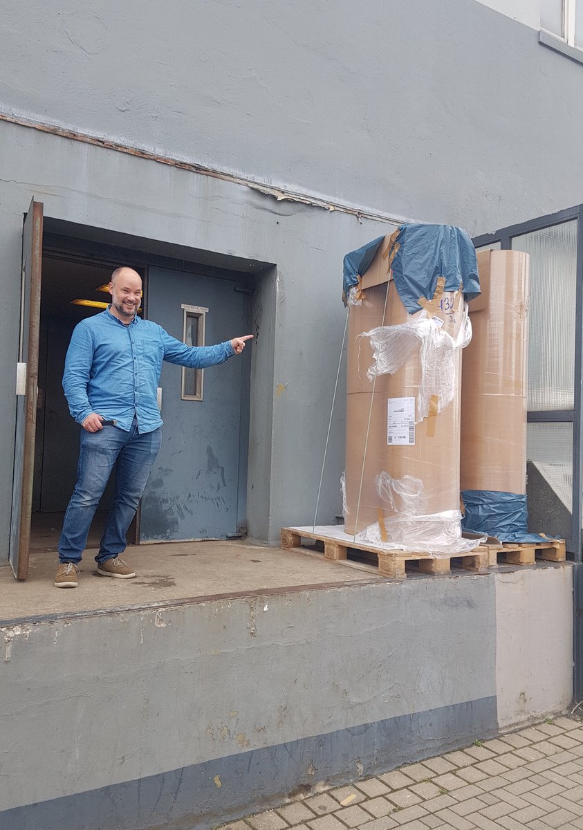 Hello World!
We have received new material in Hamburg.

Send this article to three business partners to show that we are still here and you can continue to order #paprfloor !

#sustainability #hamburg #flooring #circulareconomy #cradletocradle #thinkdifferent