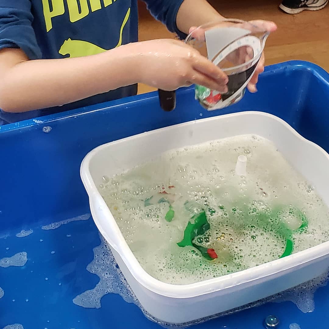 nlpsFDK's tweet photo. SENSORY EXPERIENCES: The pandemic does not mean we are removing opportunity for hands-on, sensory experiences. It means we are modifying them to create single use opportunities that will be sanitized and refreshed before the next user. #fdk #sensoryplay #handsonlearning https://t.co/6gUbjTXzCm