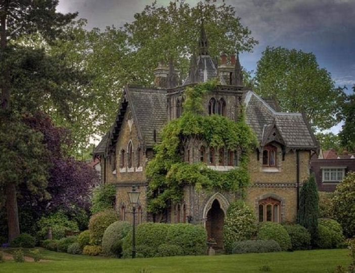 HousesVictorian's tweet photo. Holly Village, Highgate, North London 1865 https://t.co/XUI1Gh5kbt