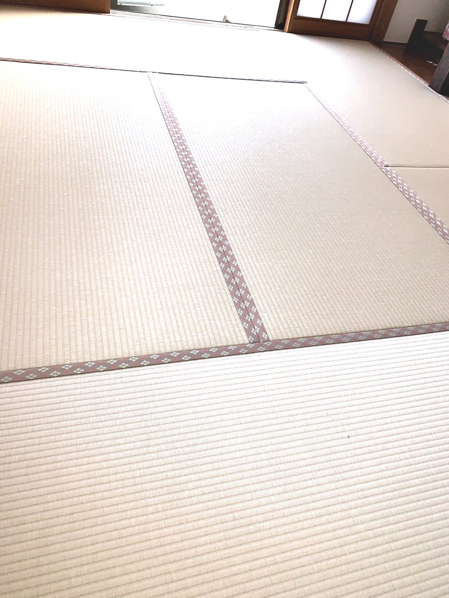 篠原畳店 施工事例 志木市 H様邸 わんぱく盛りの男の子三兄弟達がなるべく気兼ねなく遊べる部屋として天然表より丈夫な 和紙の畳をお勧めしました 和紙畳 すこやか畳白茶色 畳替え