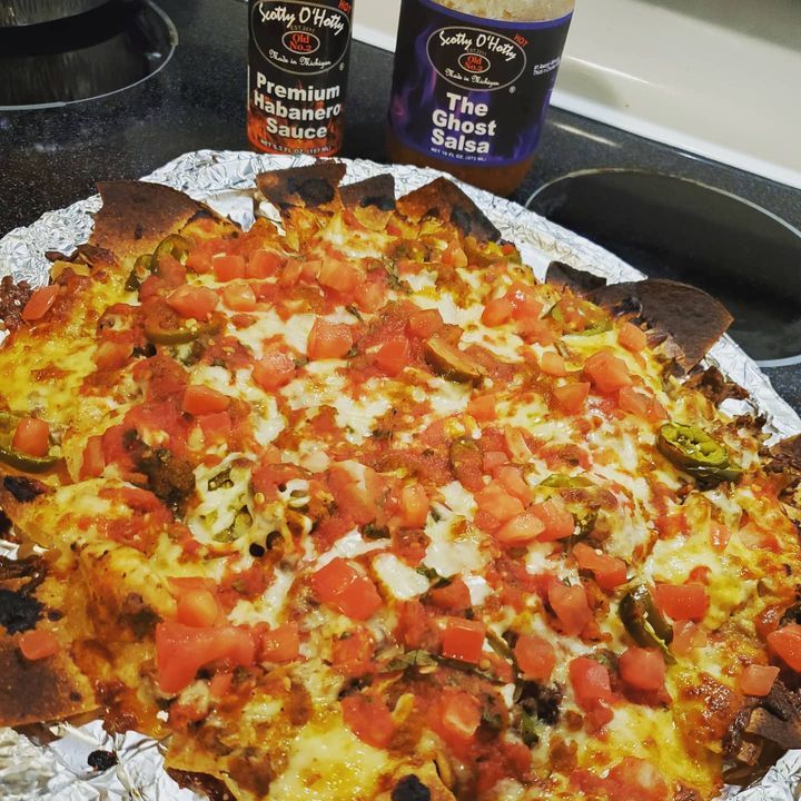 ScottyOHotty2's tweet photo. Ay Dios mio! Mexican pizza #Scottyohotty style! I want to make another one already 😁 Stay hott ~ Scotty #allnatural #salsa #hotsauce #michigansbest #motorcityhotsauce #Kroger #Meijer https://t.co/KF08XEvKbI