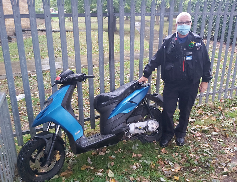 KentPoliceMed's tweet photo. PCSO’s out on patrol in the rain last night in Rochester, in an area known locally as “The Long Walk” they witnessed a bike being used in an anti-social way, the rider has previously been warned so this time his bike was seized!!! #reallywillbealongwalkhome #Sec59 @MedwayCSP https://t.co/V6yYLvYHRi