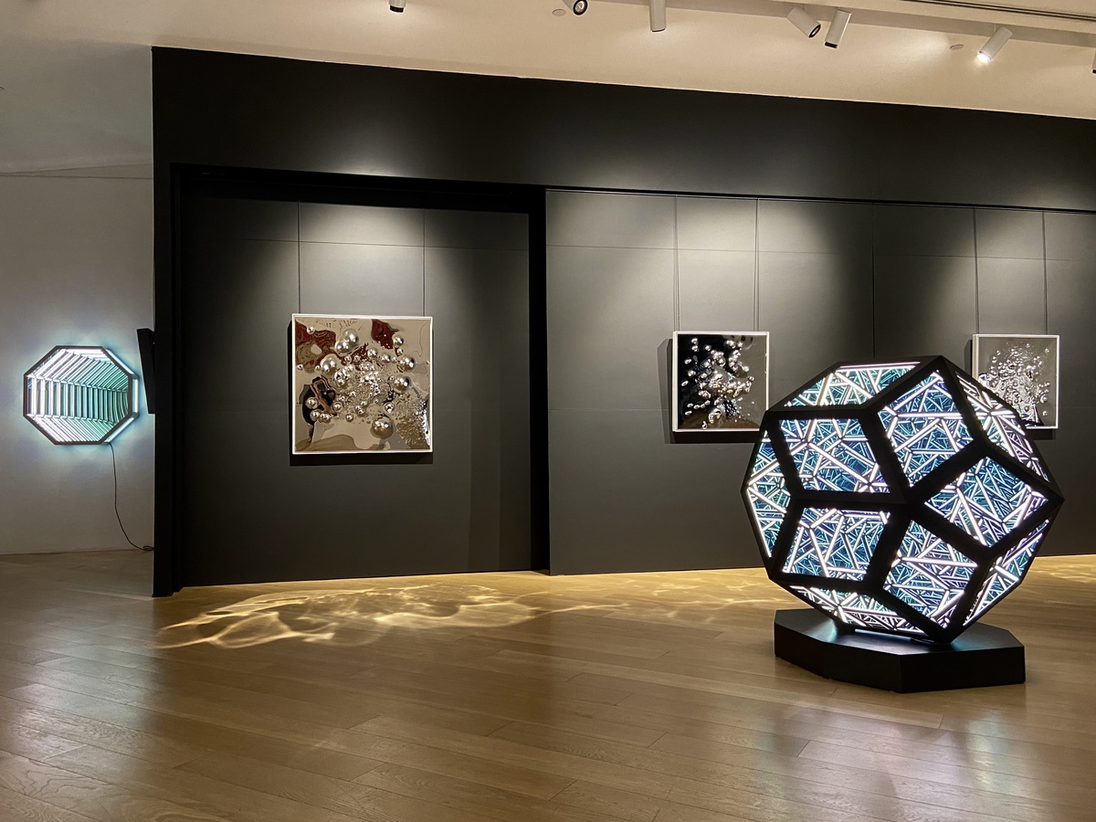 OperaGallery's tweet photo. Anthony James' "Let There Be Light" is NOW OPEN @operagallery Singapore!
____
#AnthonyJames #ledsculpture #Singapore https://t.co/qK3w3qZrS9