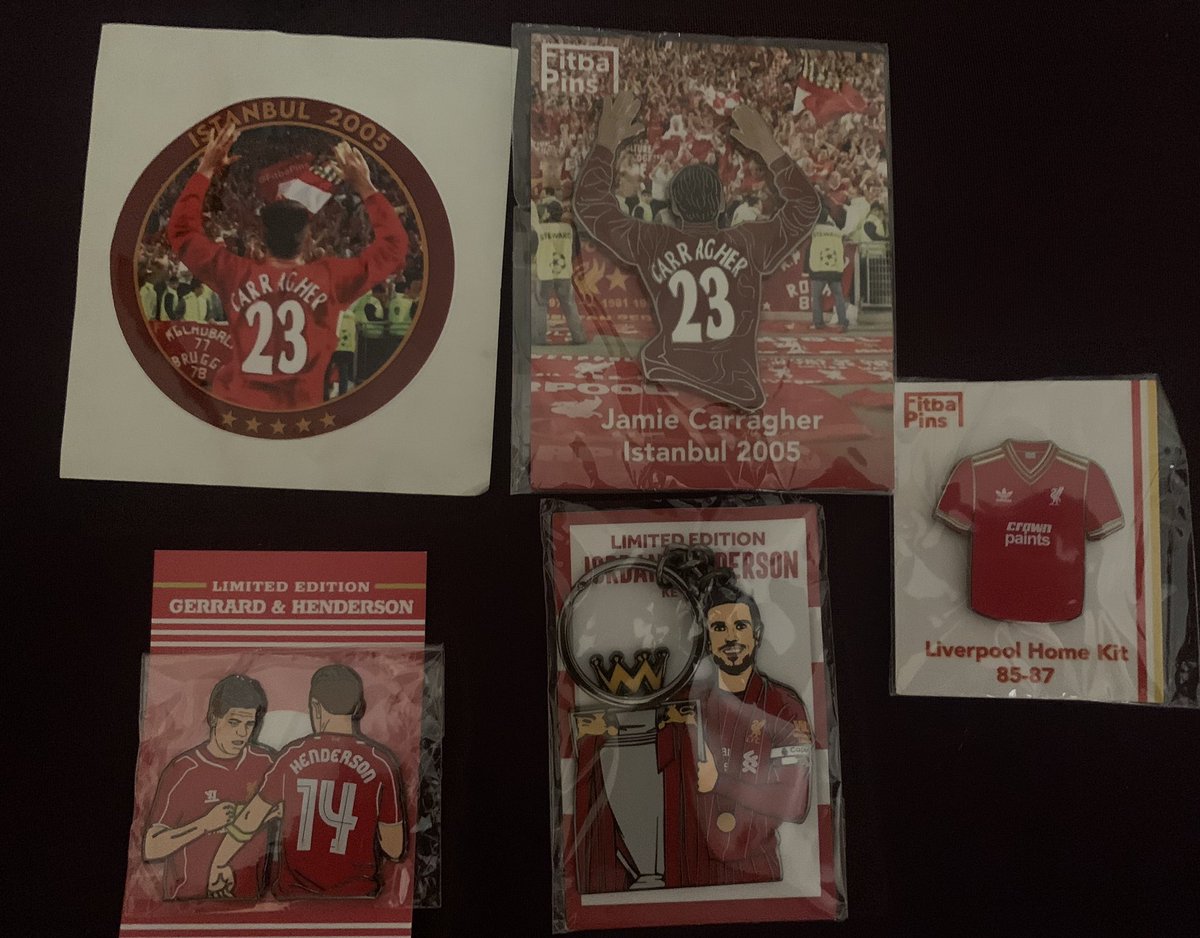 Tzafnat's tweet image. Beauties 😍 @kopbadges @FitbaPins @LiverpoolPins #LFCPinBadges #BadgeCollection #LFC