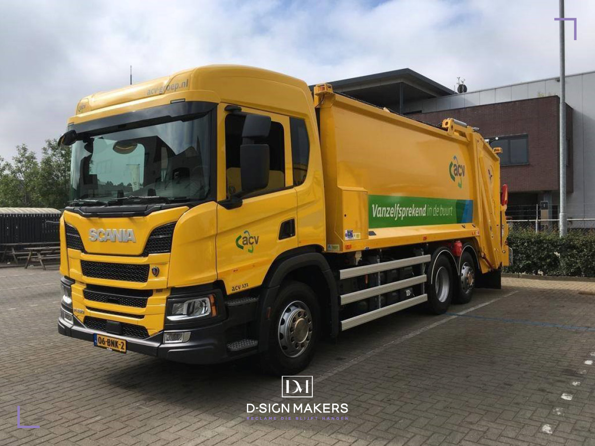 De afgelopen tijd hebben wij weer verschillende voertuigen mogen beletteren. Vaak doen wij dit al voordat de dealer ze aflevert aan de klant. Zo rijdt de klant met een compleet bestickerde wagen de showroom uit.

#ontzorgen #autobelettering #voertuigsigning #huisstijl #ACV