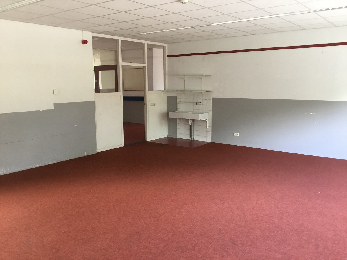 We hebben in een voormalig schoolpand in #Hengelo #woonruimtes op basis van antikraak beschikbaar. De woonruimtes zijn tussen de 40 en 60 m² en de voorzieningen deel je.

Interesse? Meld je aan via bit.ly/3l6DhjA