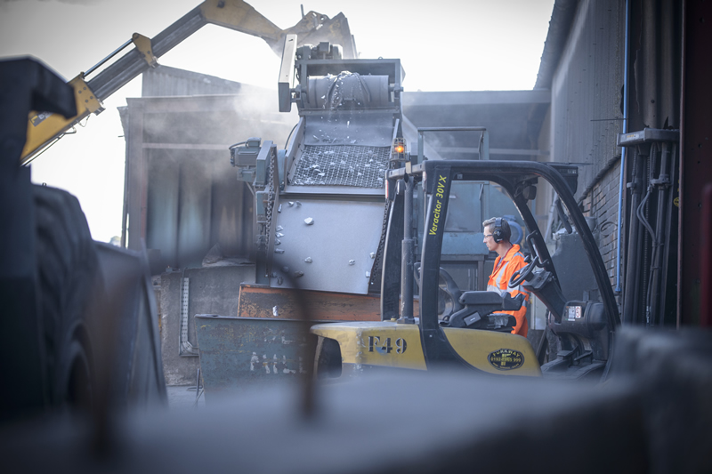TWLogisticsUK's tweet photo. Material Crushing - We recognise that a significant proportion of bulk raw materials require some element of crushing or screening. 6 crushing plants capable of crushing products from 300mm to 2mm. Find out more at https://t.co/o0NO2Iocj0, #materialsprocessing #materialscrushing https://t.co/3WZ7NnB8K0
