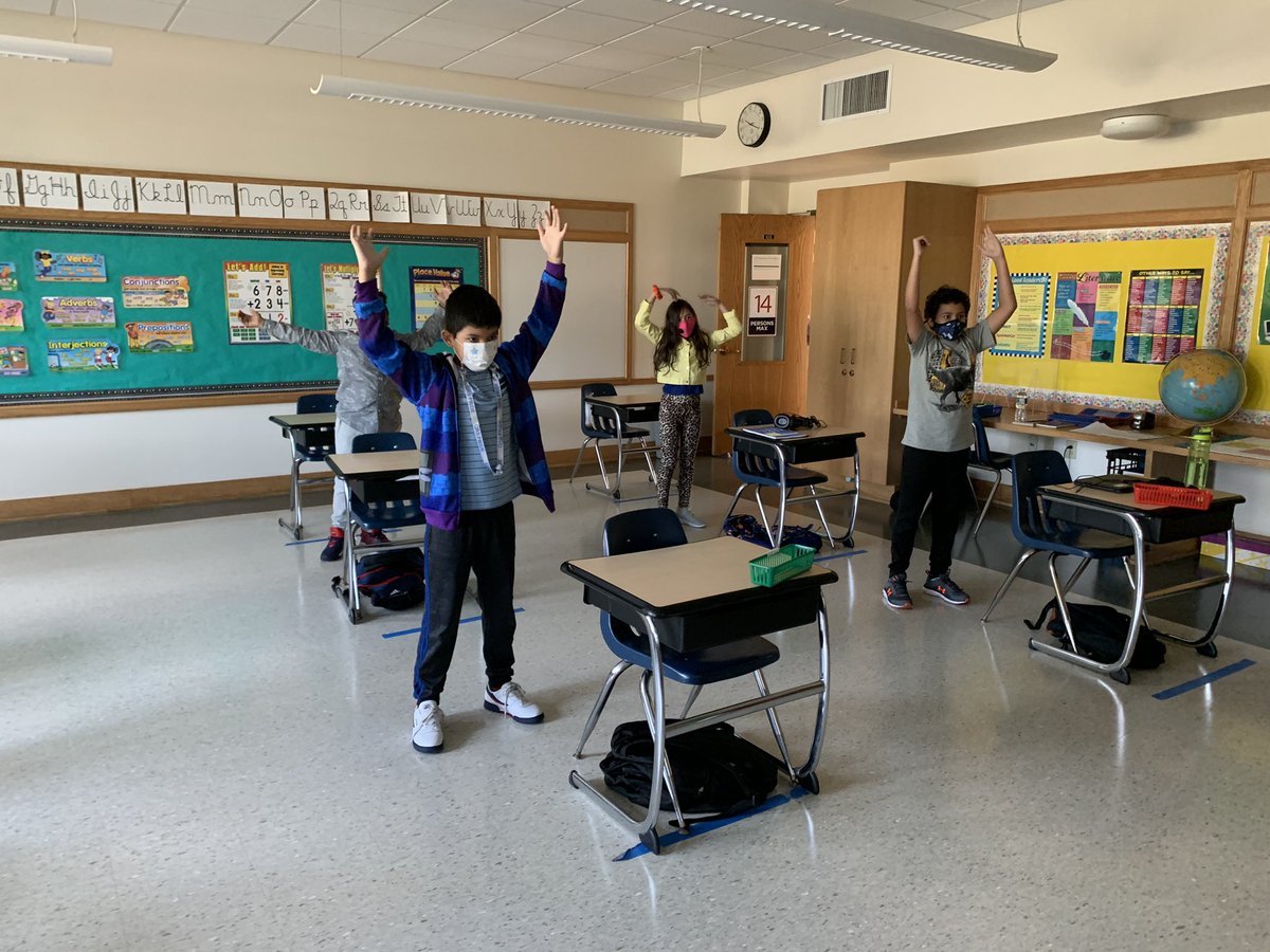 MrsMeghanMeade's tweet photo. Taking a movement break #gonoodle #watercycle #qrspride https://t.co/aKGPNXvYIz
