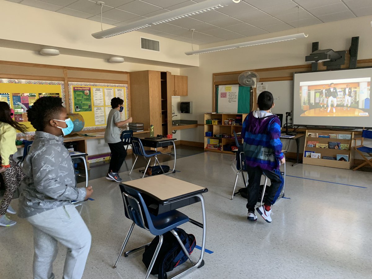 MrsMeghanMeade's tweet photo. Taking a movement break #gonoodle #watercycle #qrspride https://t.co/aKGPNXvYIz