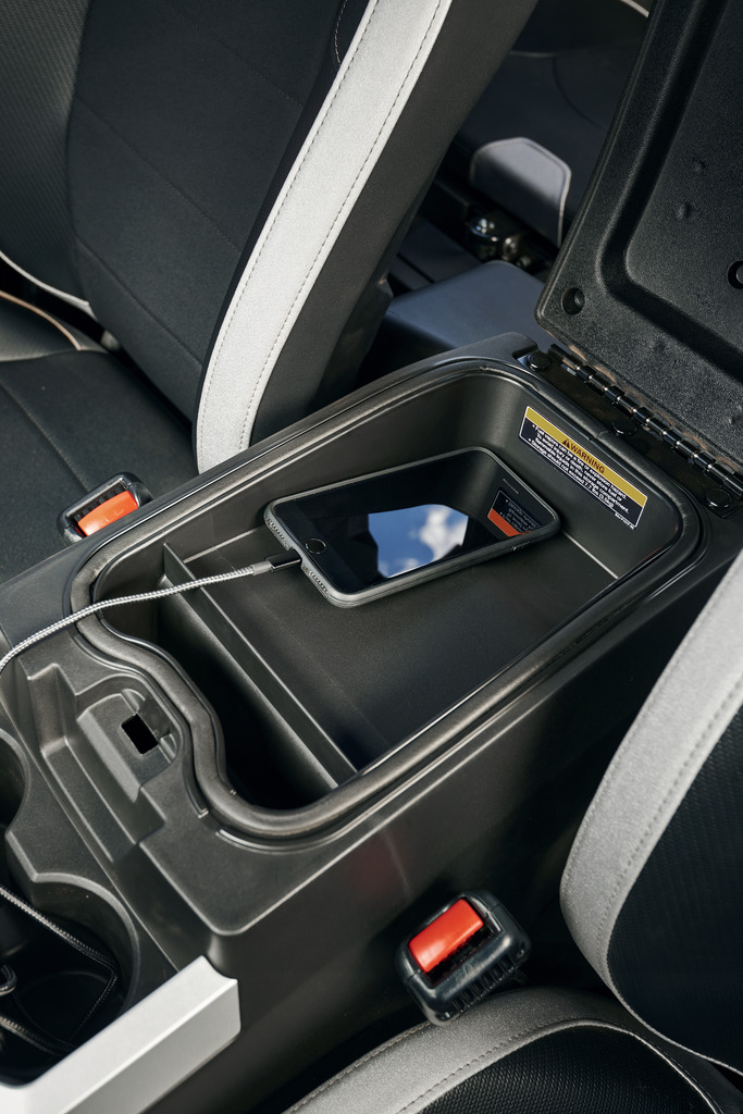 YamahaOutdoors's tweet image. Need a charge on the trail? The all-new #YamahaWolverine #RMAX1000 models are ready w/ 280W reserve power, 12V DC port on the dash, USB plug on #AdventurePro models, 5 pre-wired accessory connectors, &amp;amp; a rear row 12V DC port on the #RMAX4!

#Yamaha #ProvenOffRoad #RMAX2