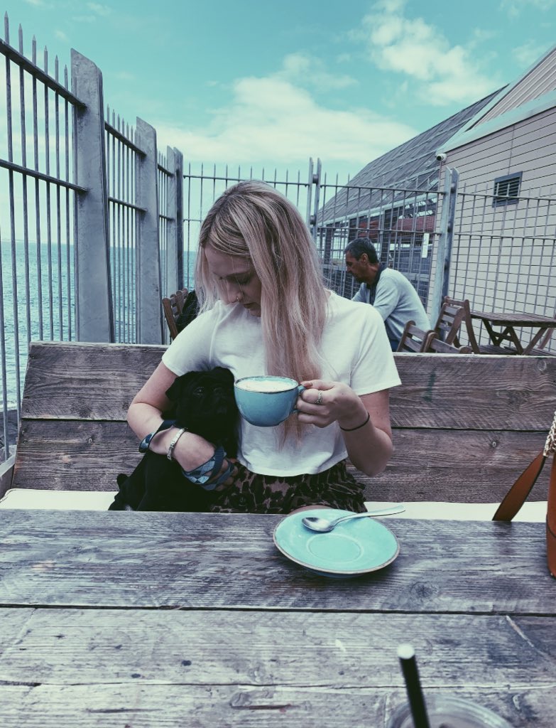 nataliemallloy's tweet photo. @ohpolly Brunching with my boy 💙 #PetsofOhPolly https://t.co/pCUqYj5B6J