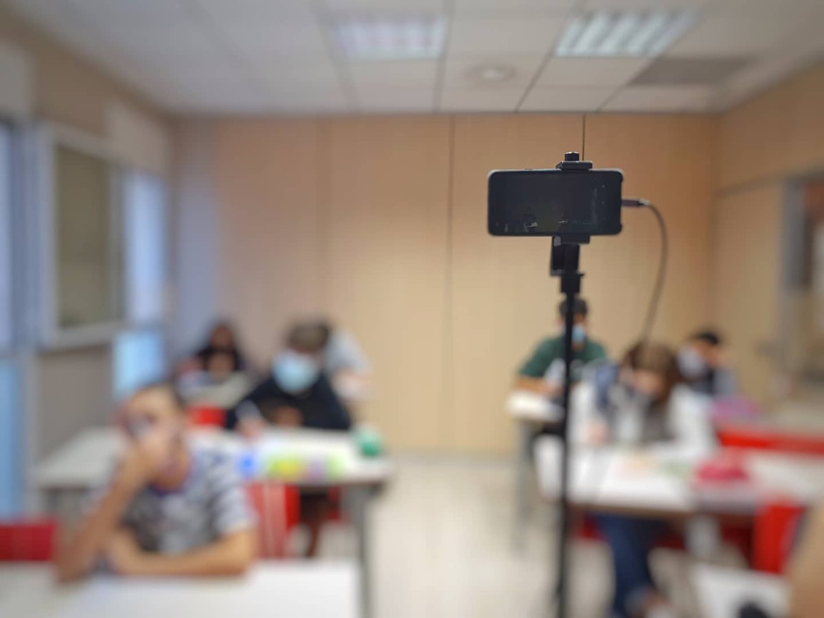 EnglishCompany1's tweet photo. Life goes on in spite of quarantine. 
The show must go on.

#notinguispor #academia #academiaangles #covid19 #vic #quarantine #cuarentena #academy #english #englishacademy #lessons #webcam #modern #classroom #newnormal #newnormal2020 https://t.co/BmqVCkgSft