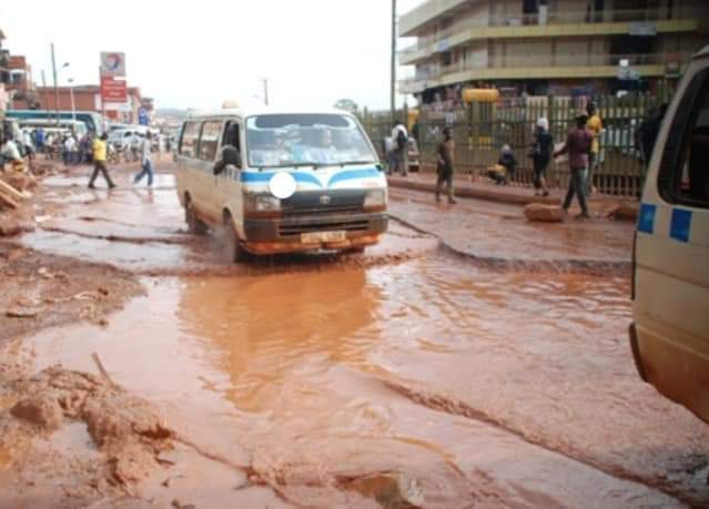 lubega95's tweet photo. Is Uganda really worth building 223km road in Democratic Republic of Cong?🤔🤔 Oba Museveni is just pretending that everything is fine here🤷. Where do Ugandans benefit from it????@KagutaMuseveni @StateHouseUg @UNRA_UG https://t.co/QGzxFq9HW6