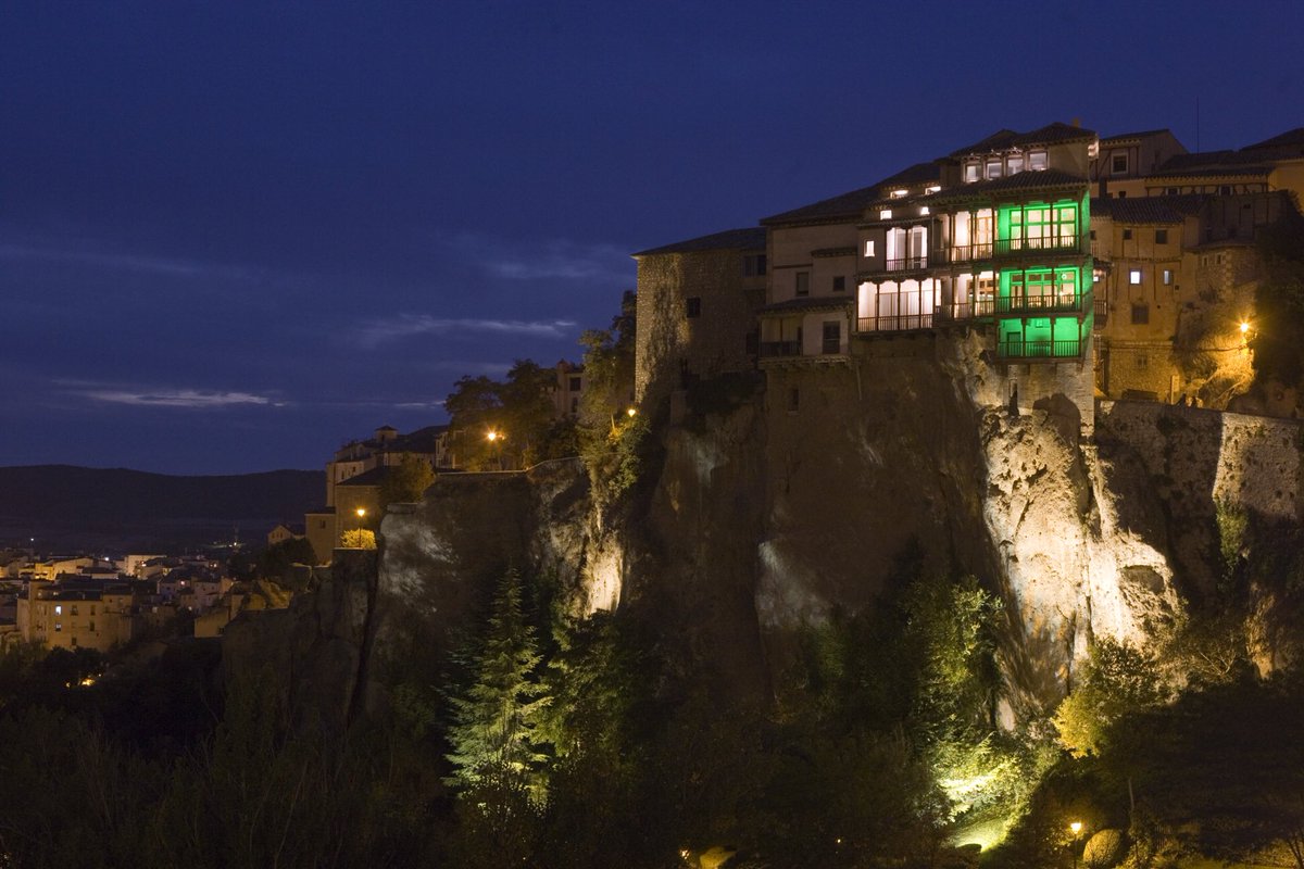 .<a href="/aytocuenca/">Ayuntamiento de Cuenca</a> se une a <a href="/ConArtritis/">ConArtritis</a> el Día de la Artritis e ilumina de verde las Casas Colgadas 💚 por quienes padecen artritis reumatoide, artritis psoriásica, artritis idiopática juvenil, espondilitis anquilosante y espondiloartritis para sensibilizar 📢 sobre estas enfermedades