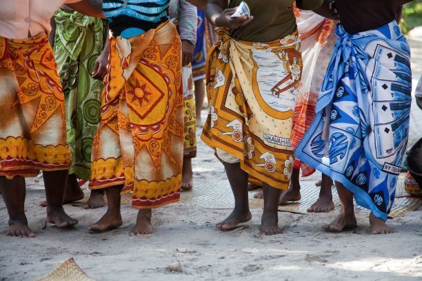 Today is another opportunity to reflect on an international day, namely the day of music. Music is an important part of culture all over the world. In this picture you can see Malagasy women dancing to the beautiful rhythms of this country.
#music #dance #madagascar