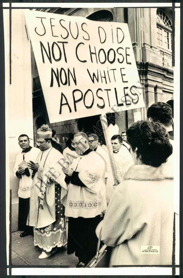  #MorningGlory Researchers at {Stanford} examined how American Christians articulate their image of God. They discovered that when ppl view God as a white they also r more likely to believe that white  are better suited 4 positions of leadership & authority than Black ppl. 1/