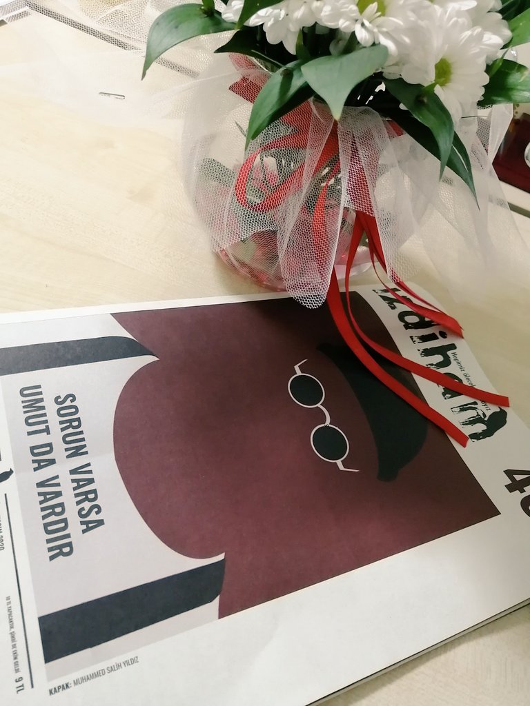 Evleneli bir ay olmuş. Hediyelerim ise elmasa pırlantaya bin basar 😉💛 <a href="/izdihamdergi/">İzdiham</a>