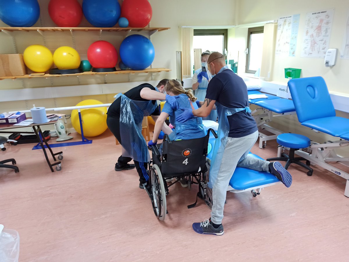 PhysioAlec's tweet photo. @christiephysio @CSPsouthwest @logan_angie @hilsgunn @PlymUniPhysio @hdhunter6
Great to have our students back in, doing an amazing job, along with the wonderful teaching team, with the PPE, one way systems etc. https://t.co/6GG5rWNFt3