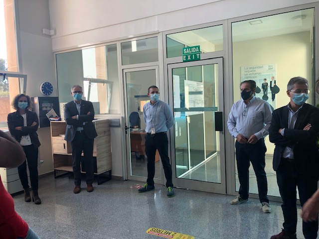 Junta_Ex's tweet photo. La consejera de @Junta_Ecologica visita la planta embotelladora 💦 de @Nestle_es en #HerreraDelDuque.

✅ El centro ha reducido en un 37% el uso de agua, un 18% el consumo energético y un 94% las emisiones de CO2 por tonelada producida desde 2010

https://t.co/JbNn0WSd0Y https://t.co/jVkrLWru9f