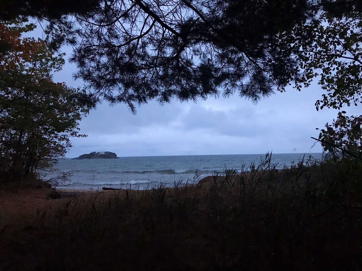 Sunrise 640. October 1, and suddenly I realize I’m 9 months into YOTS II. It is the eighth day in a row without sunshine at sunrise. Some won’t like to hear this, but with drizzle and a 37° windchill this morning, gloves and a toque would have made this one more pleasant. &ndash; bei  Shiras Park