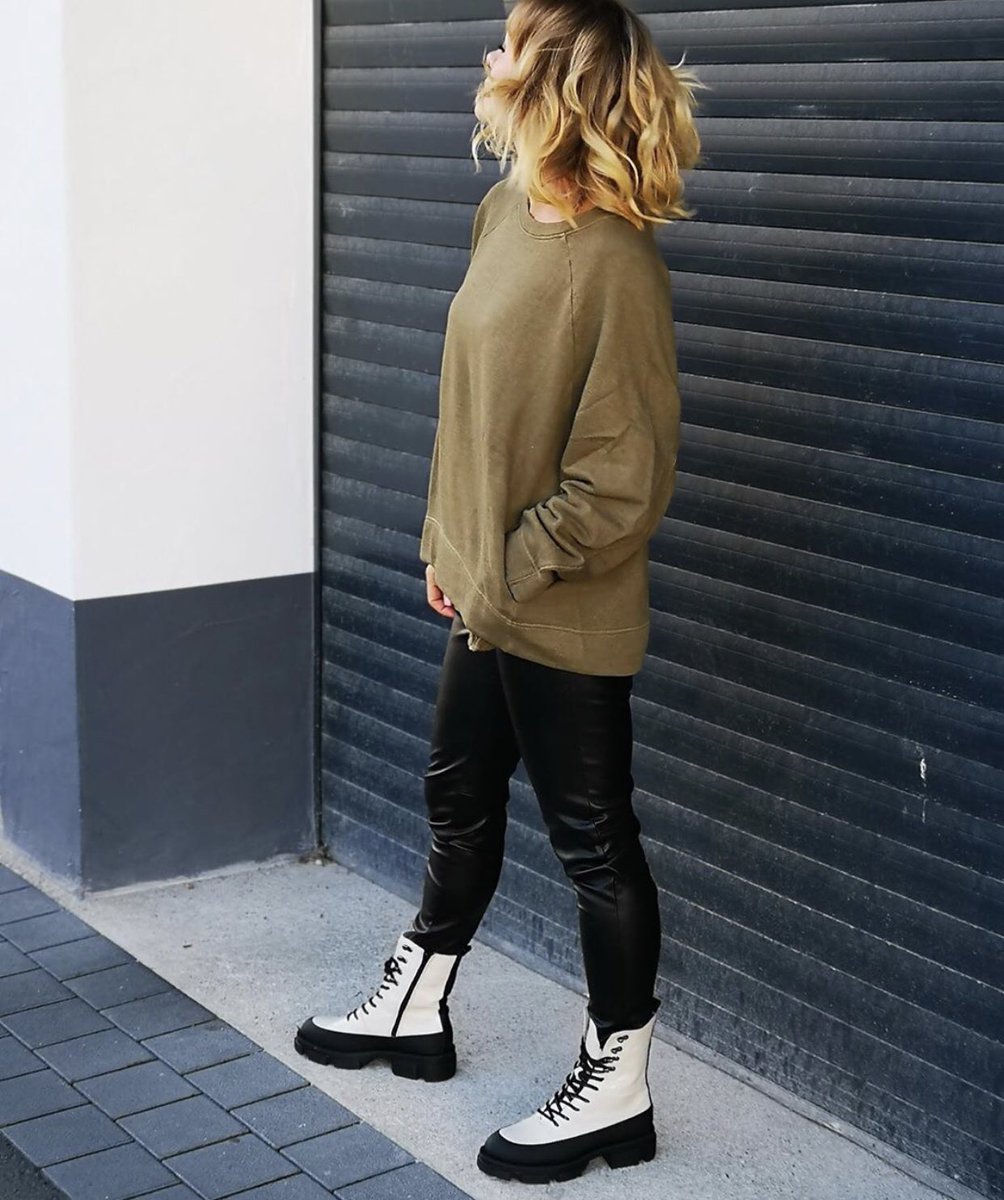 erbancorner's tweet photo. Hello October! #fallfashion https://t.co/Wdzw8Af15s