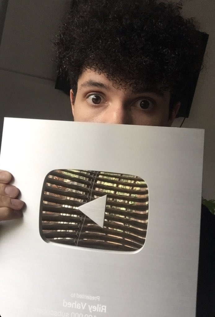 Let’s go <a href="/RileyVahed/">Riley</a> Congrats on the 100k subs!! Doing 🇿🇦 SA 🇿🇦 proud!! 

You flex that <a href="/YouTube/">YouTube</a> button!!