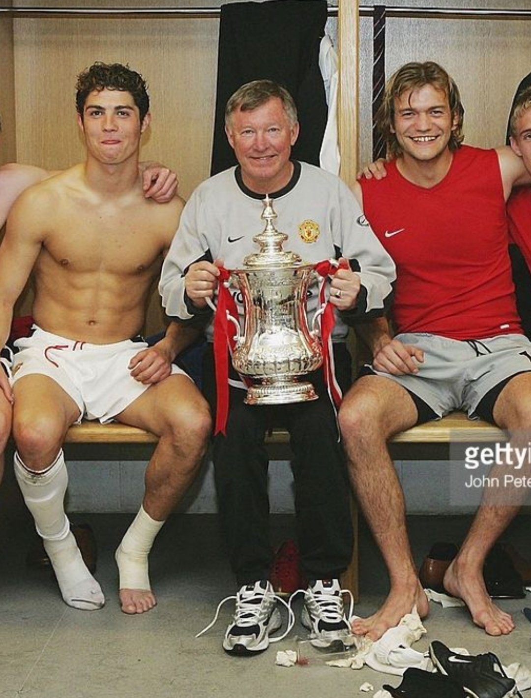 Happy birthday , Roy Carroll ! 