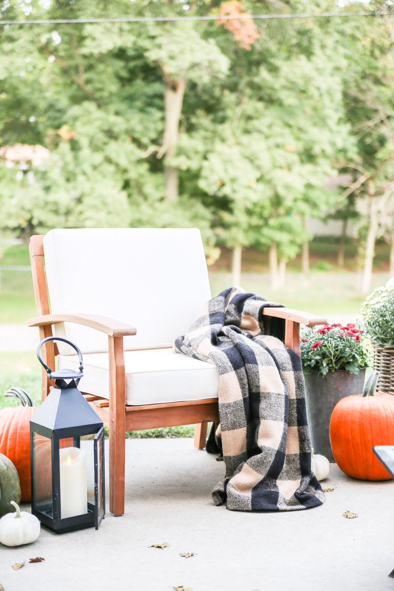 LittleGlassJar's tweet photo. Happy October! I turned our tiny backyard patio into a fun spot to enjoy the outdoors for fall. Come and see all the details on the blog today! 

SEE IT HERE: https://t.co/SBQNSThHnA https://t.co/usLXOLzIrB