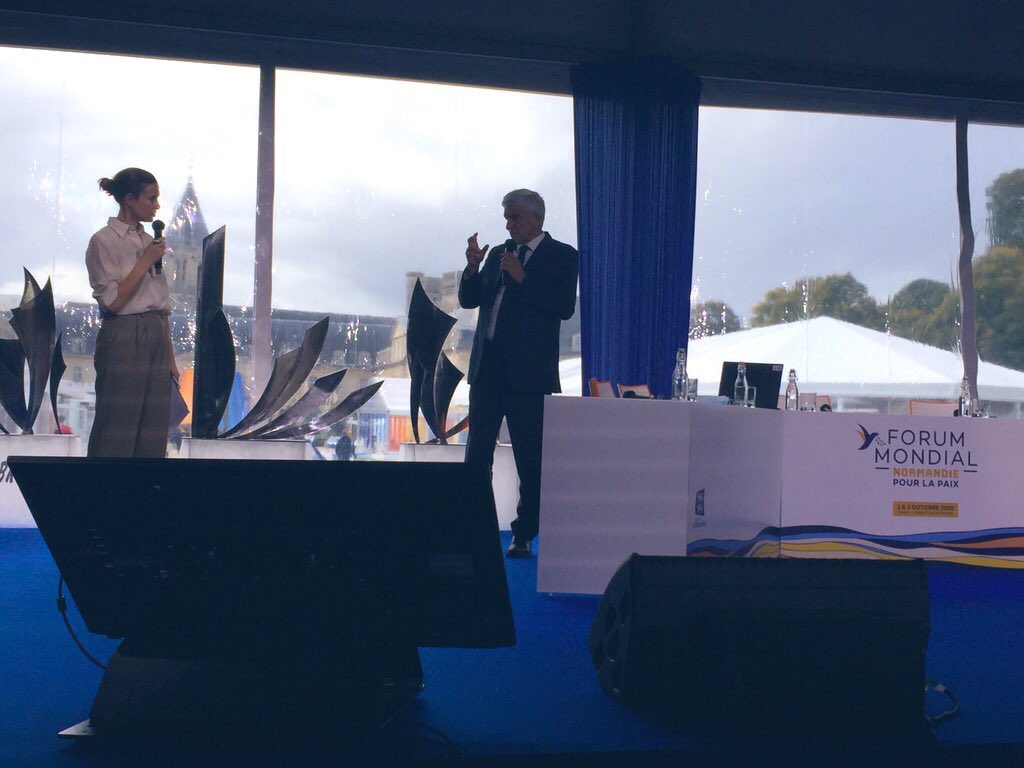 NotAWeaponOfWar's tweet photo. @Herve_Morin ouvre la session Femmes et Construction de la Paix #NormandiepourlaPaix modérée par #FlorenceBesson à laquelle nous participons avec @BH_officiel @ambassfischer @lamaisondfemmes @ONUFemmes @UNHCRfrance https://t.co/ENbx56Kgow